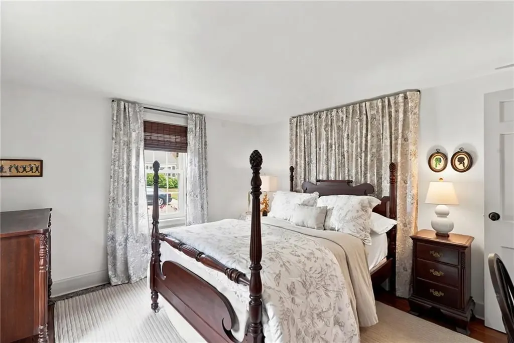 33 Nicholson Crescent Middletown RI 02842