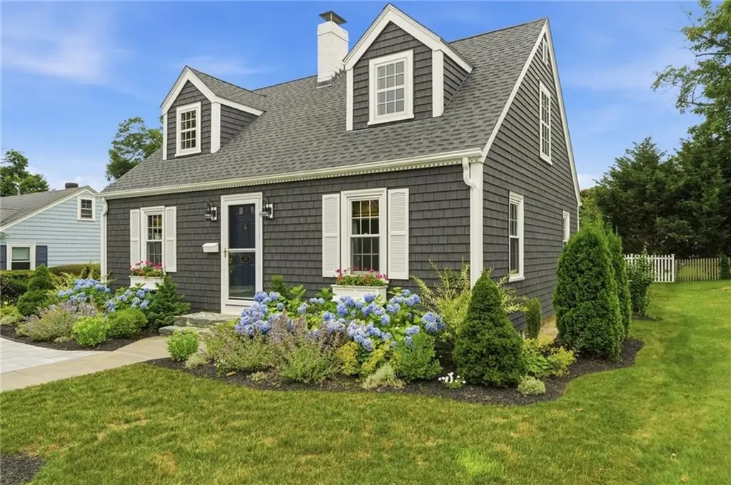 33 Nicholson Crescent Middletown RI 02842