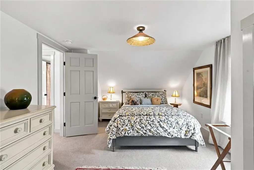 33 Nicholson Crescent Middletown RI 02842