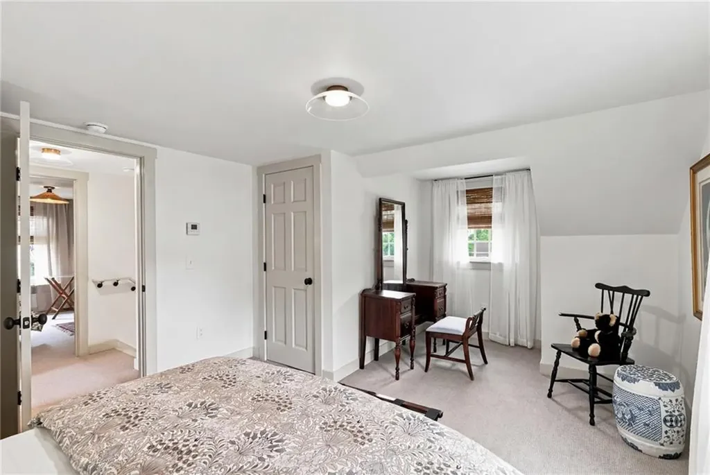 33 Nicholson Crescent Middletown RI 02842