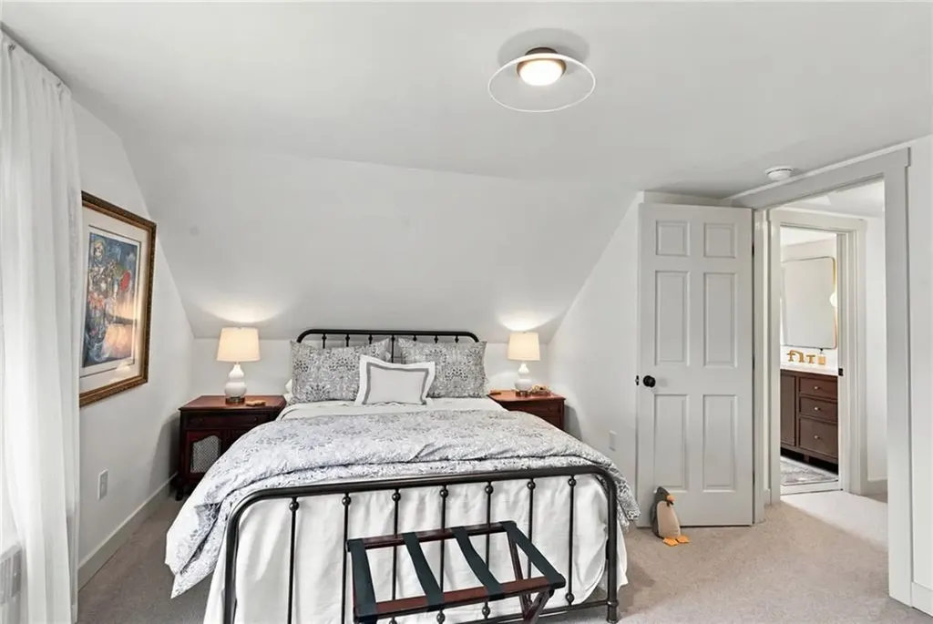 33 Nicholson Crescent Middletown RI 02842