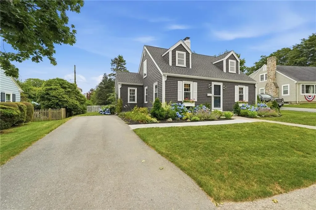 33 Nicholson Crescent Middletown RI 02842