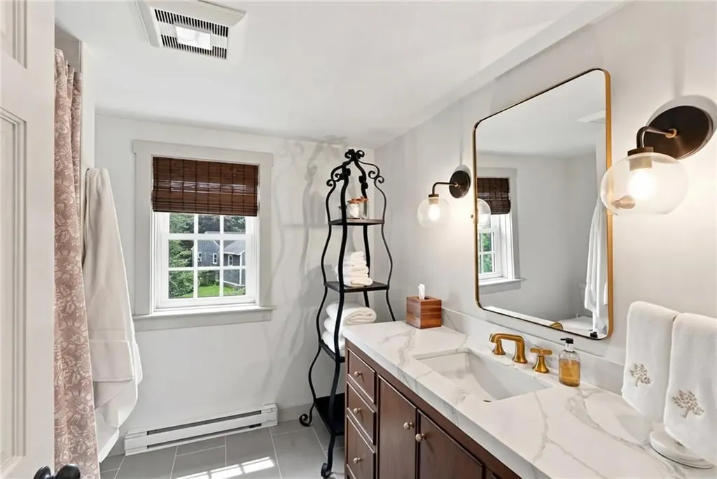 33 Nicholson Crescent Middletown RI 02842