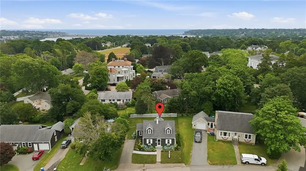 33 Nicholson Crescent Middletown RI 02842