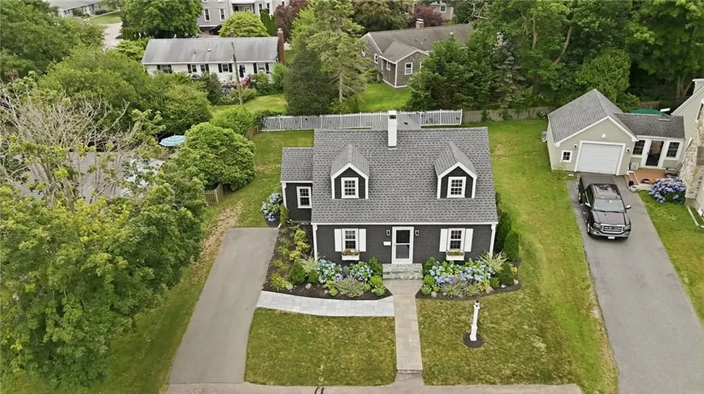 33 Nicholson Crescent Middletown RI 02842