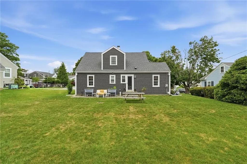 33 Nicholson Crescent Middletown RI 02842