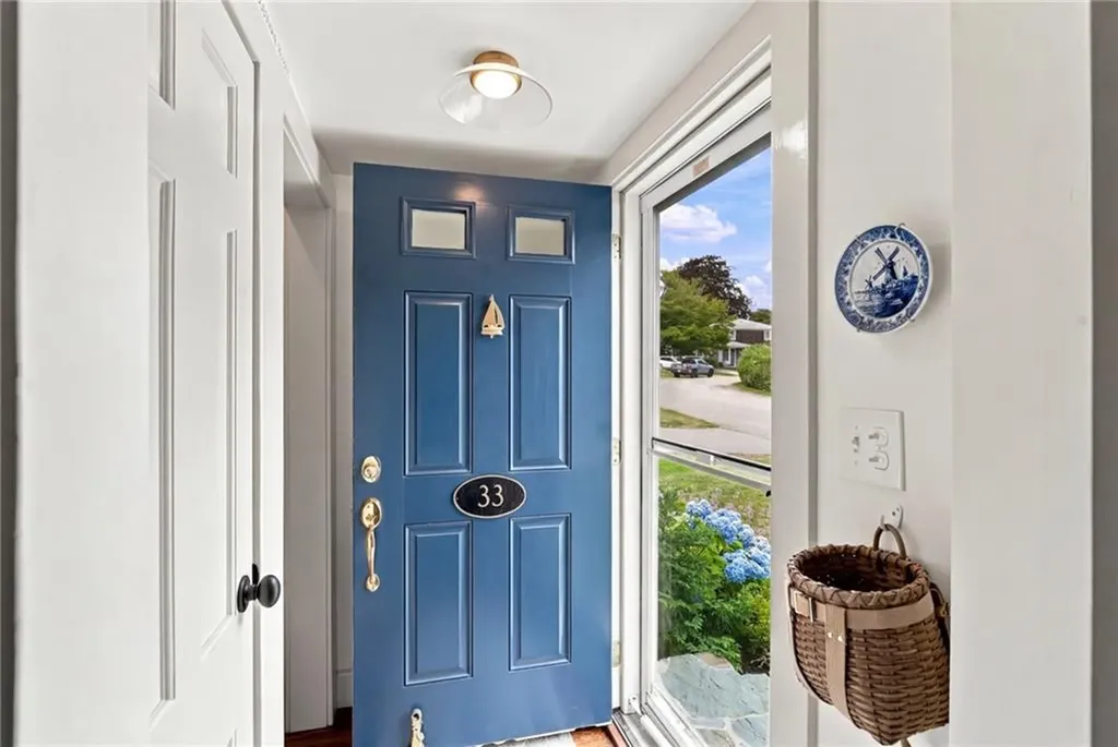 33 Nicholson Crescent Middletown RI 02842