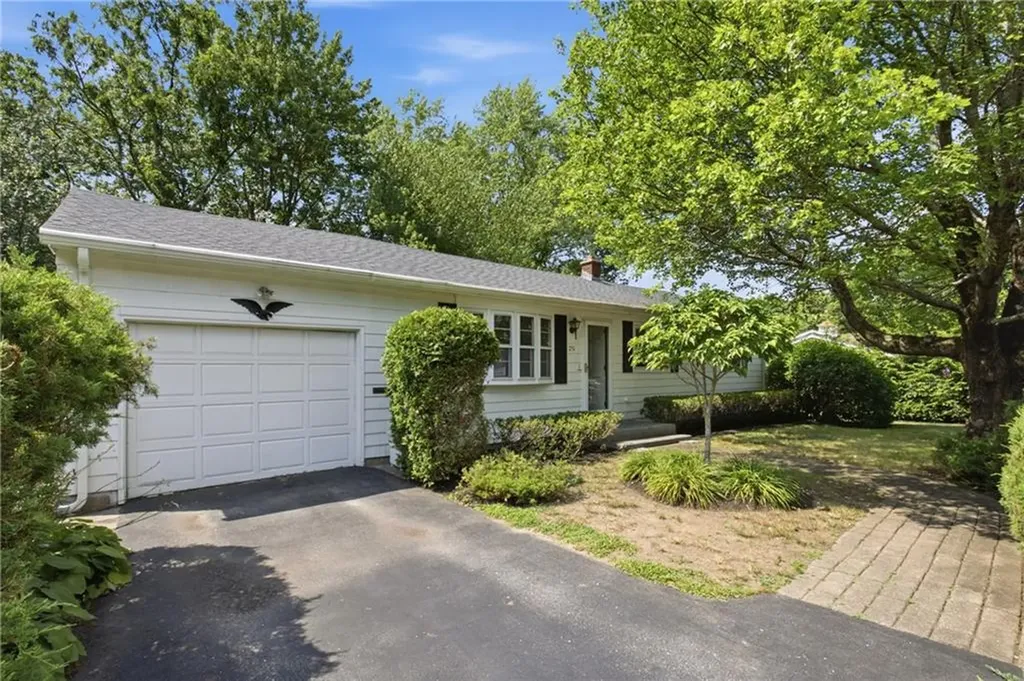 251 Madeleine Avenue Woonsocket RI 02895