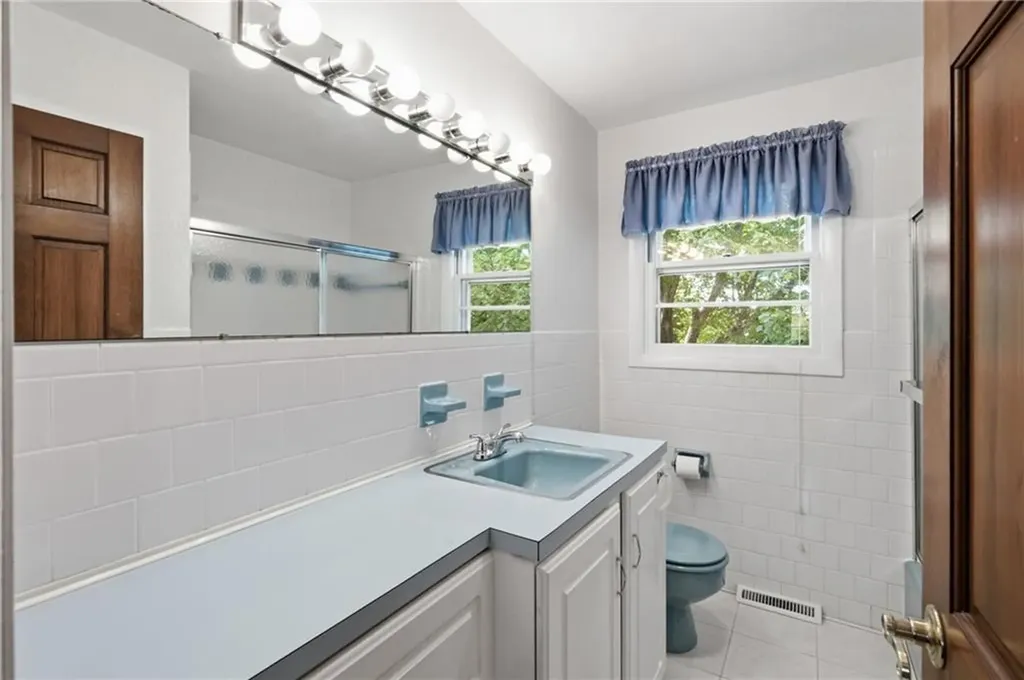 251 Madeleine Avenue Woonsocket RI 02895