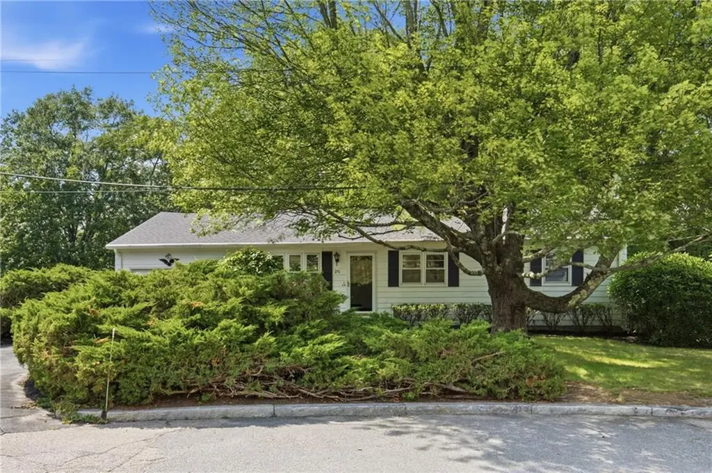 251 Madeleine Avenue Woonsocket RI 02895