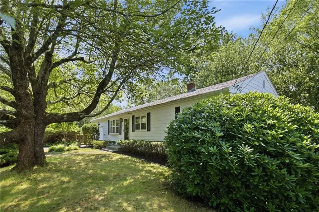 251 Madeleine Avenue Woonsocket RI 02895