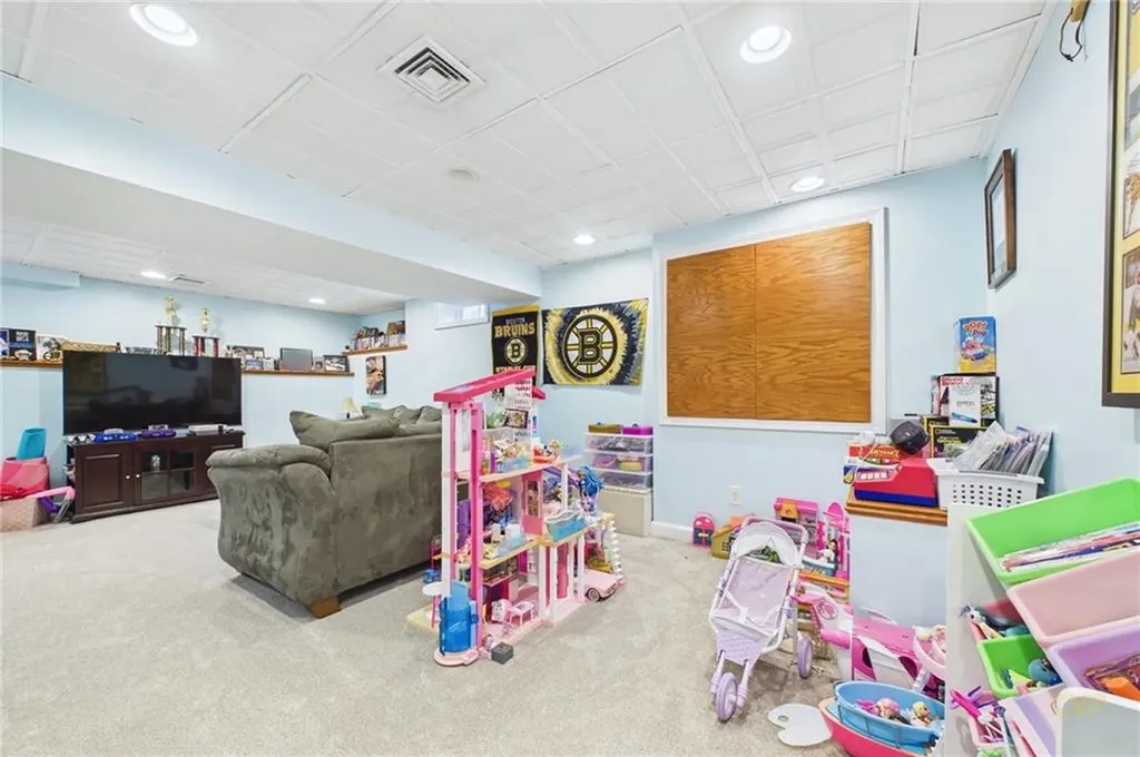 152 Concord Avenue Cranston RI 02910