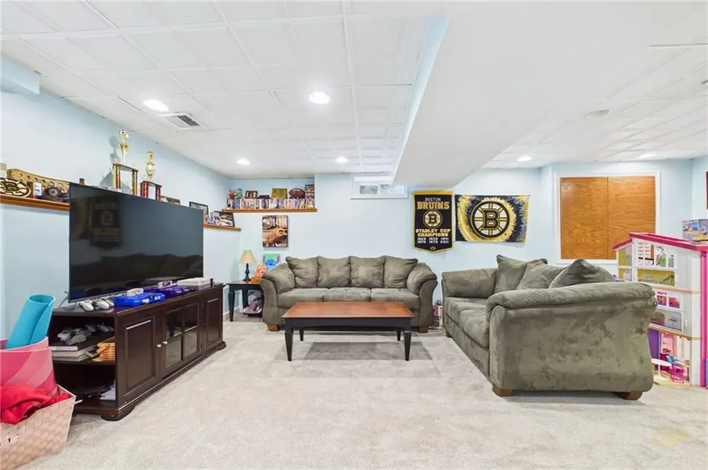152 Concord Avenue Cranston RI 02910