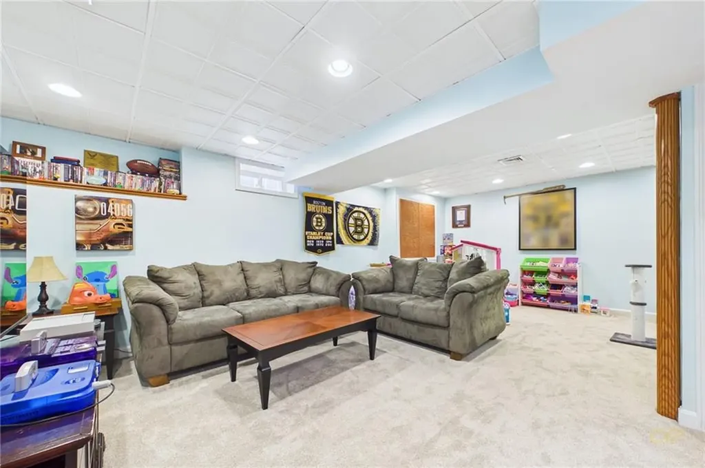 152 Concord Avenue Cranston RI 02910