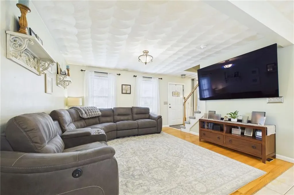 152 Concord Avenue Cranston RI 02910
