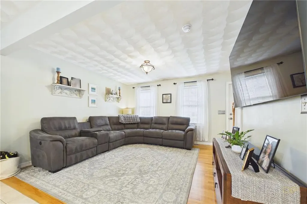 152 Concord Avenue Cranston RI 02910