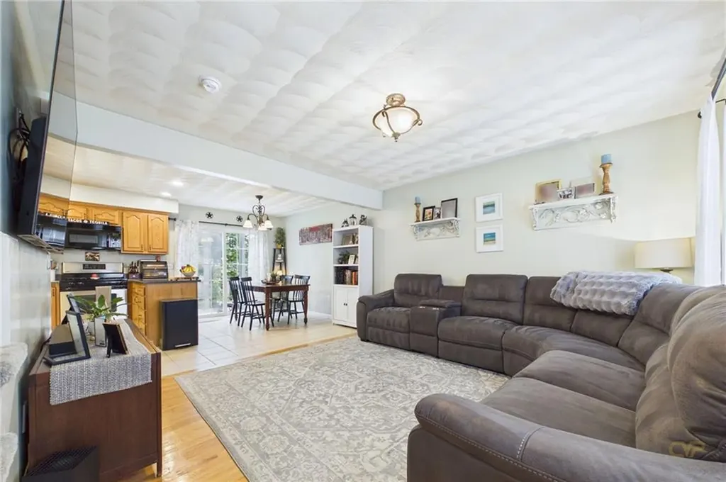 152 Concord Avenue Cranston RI 02910