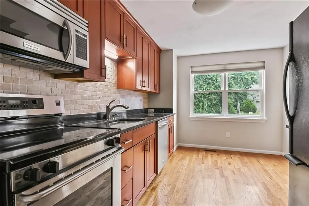 351 New London Avenue Warwick RI 02886