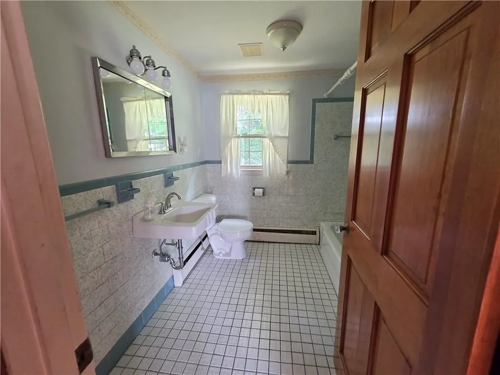 25 Linwood Street West Warwick RI 02893