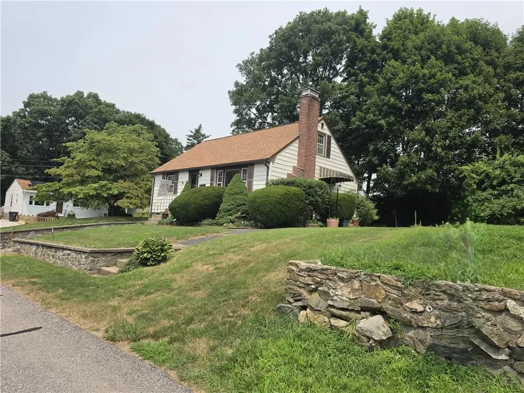 25 Linwood Street West Warwick RI 02893