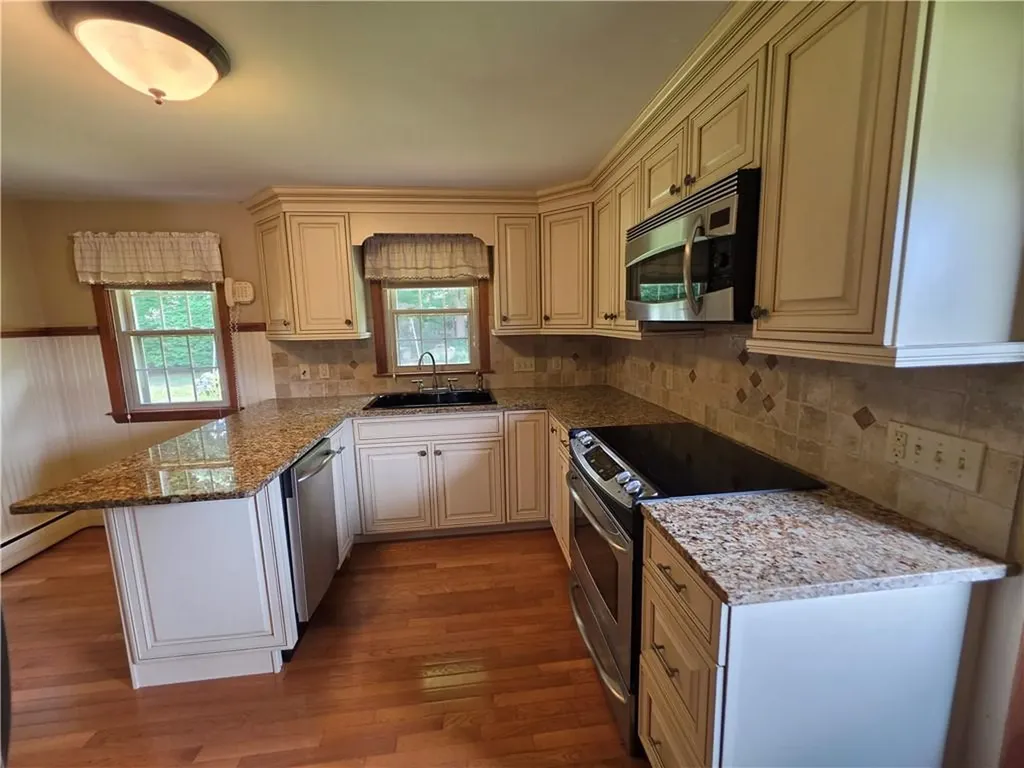 25 Linwood Street West Warwick RI 02893