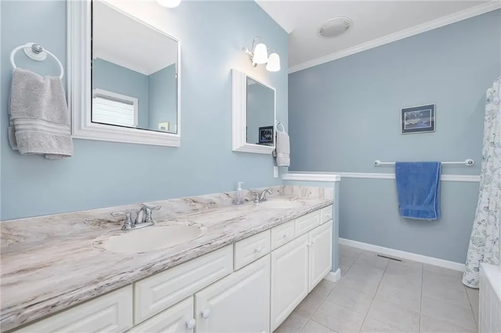 217 Rolling Hill Road Portsmouth RI 02871