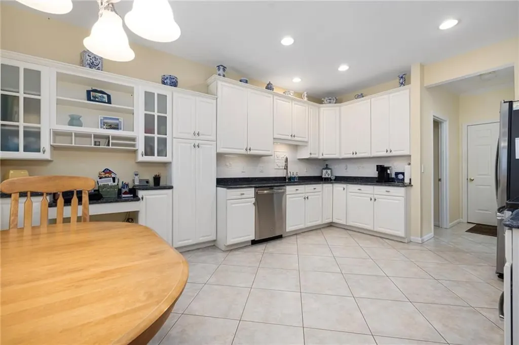 217 Rolling Hill Road Portsmouth RI 02871