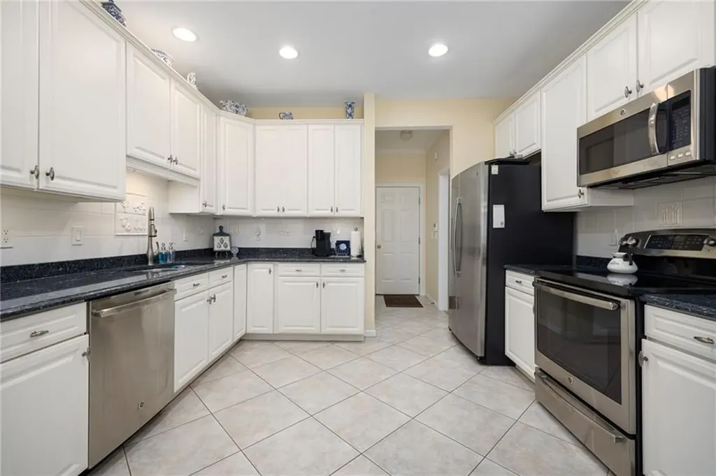 217 Rolling Hill Road Portsmouth RI 02871