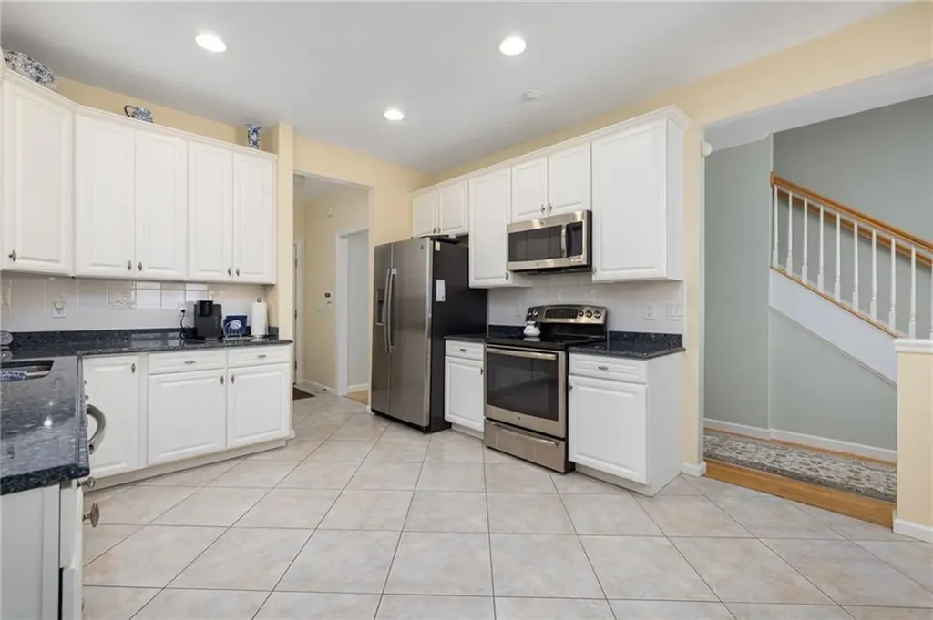 217 Rolling Hill Road Portsmouth RI 02871