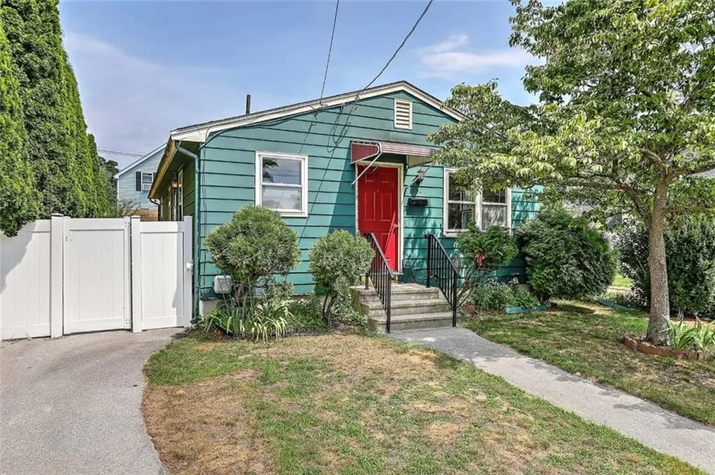 104 Stanton Avenue East Providence RI 02915