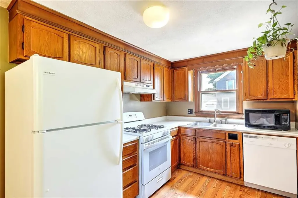 104 Stanton Avenue East Providence RI 02915