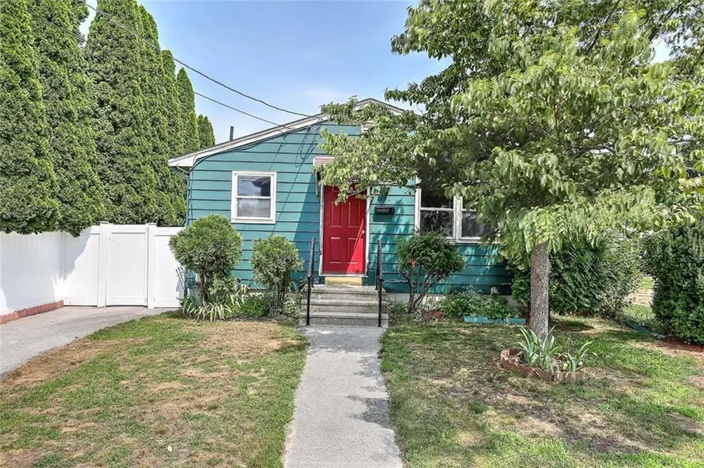 104 Stanton Avenue East Providence RI 02915
