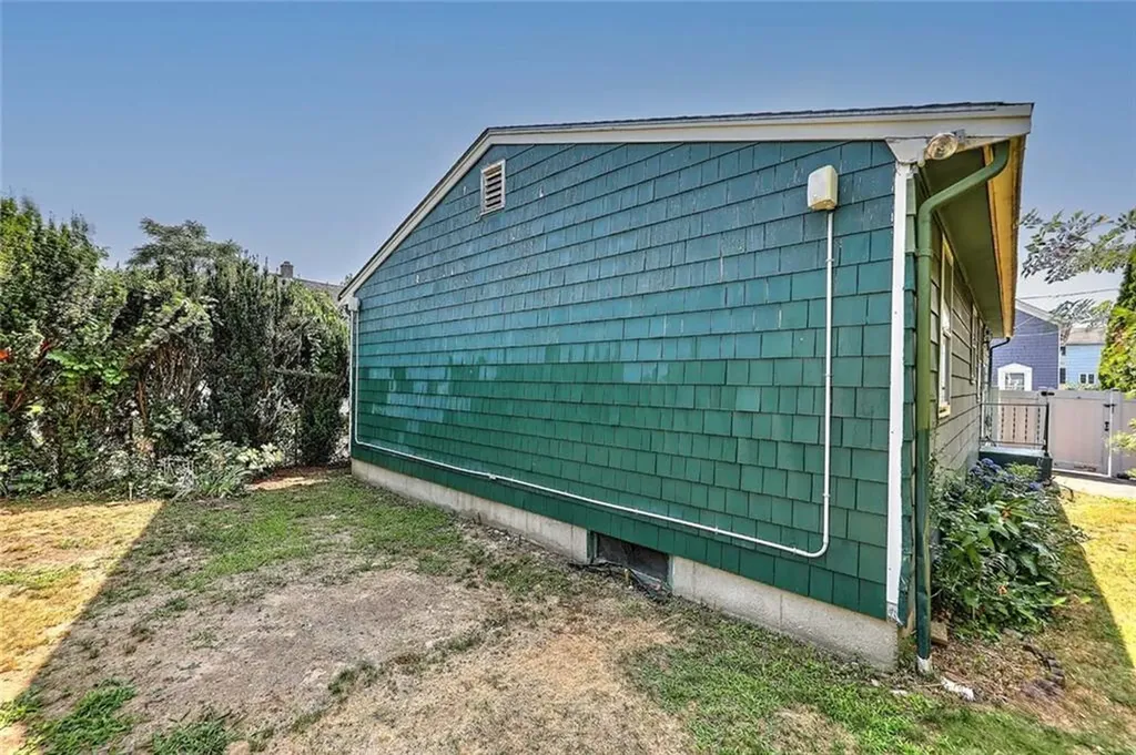 104 Stanton Avenue East Providence RI 02915