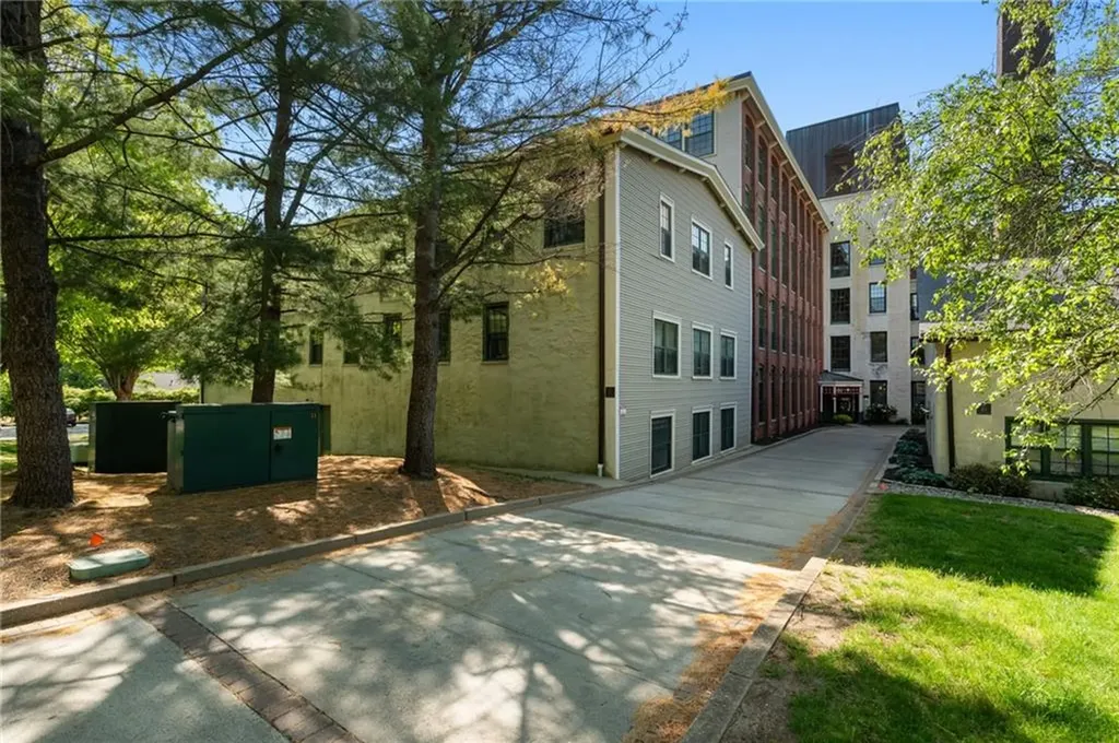 15 Higgins Street Smithfield RI 02917