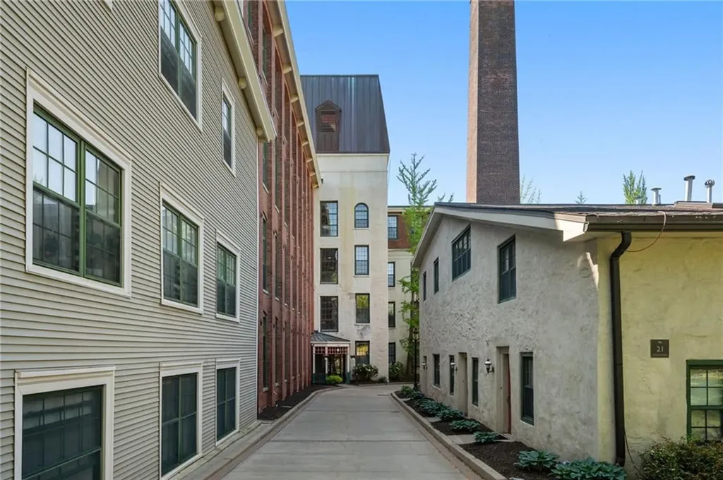 15 Higgins Street Smithfield RI 02917