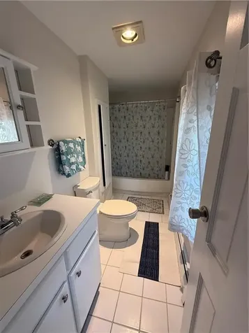 124 Beach Road Bristol RI 02809