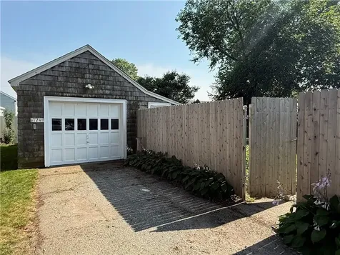124 Beach Road Bristol RI 02809