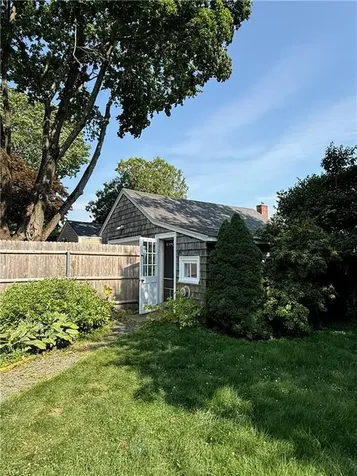 124 Beach Road Bristol RI 02809