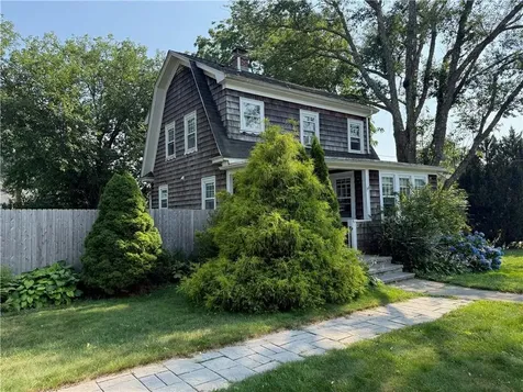 124 Beach Road Bristol RI 02809