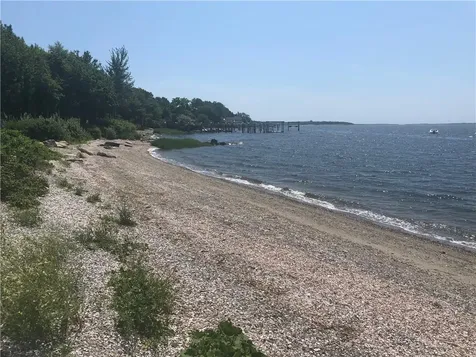 124 Beach Road Bristol RI 02809