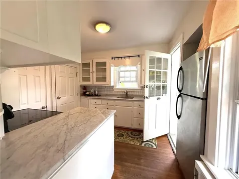 124 Beach Road Bristol RI 02809