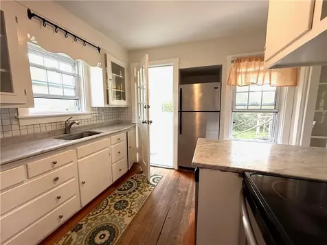 124 Beach Road Bristol RI 02809