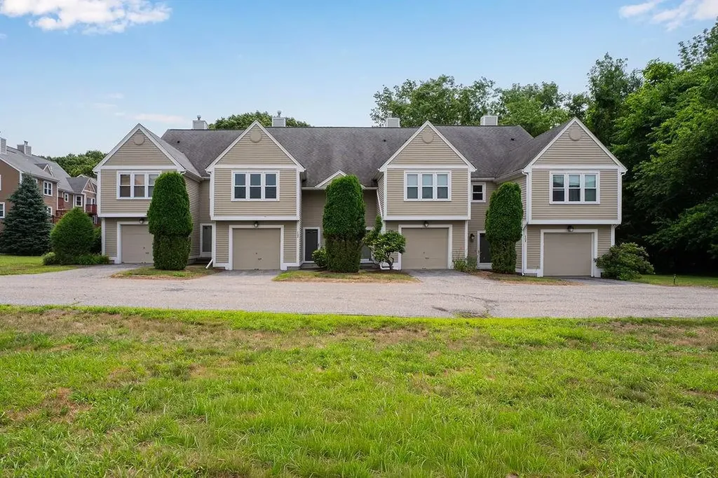 703 Brookhaven Lane Woonsocket RI 02895