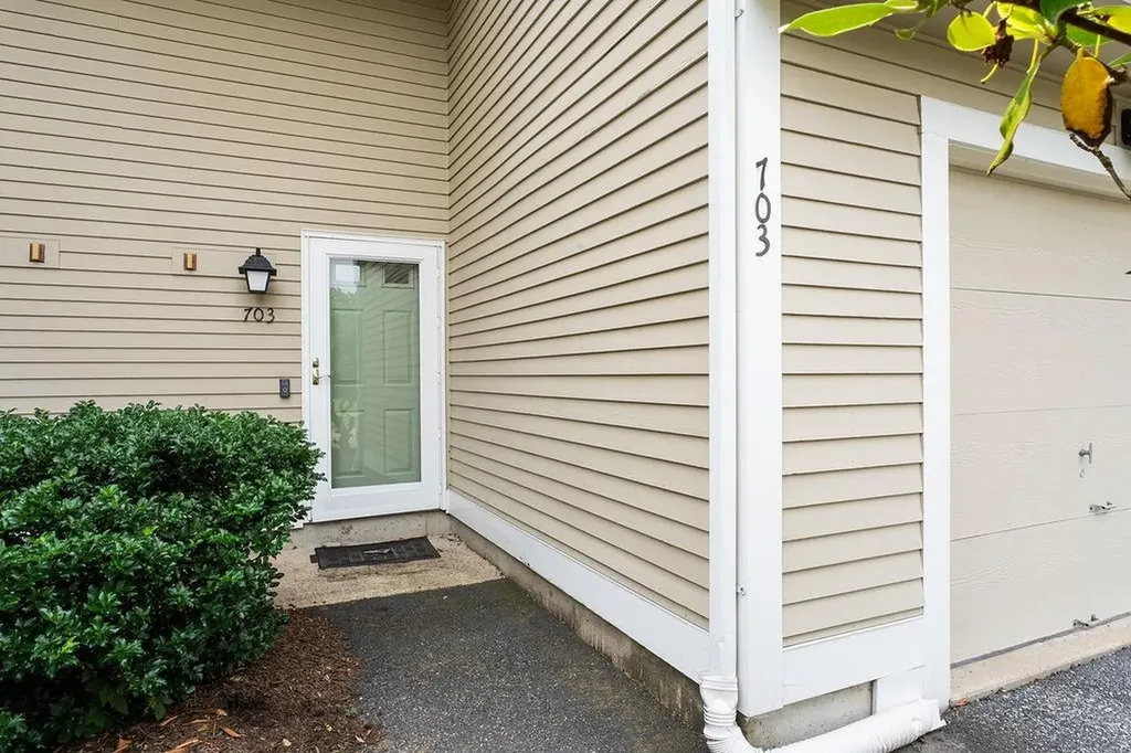 703 Brookhaven Lane Woonsocket RI 02895
