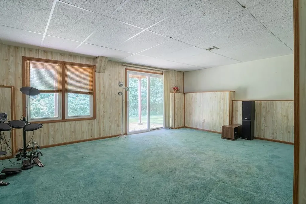 703 Brookhaven Lane Woonsocket RI 02895