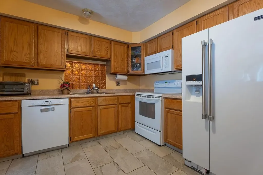 703 Brookhaven Lane Woonsocket RI 02895