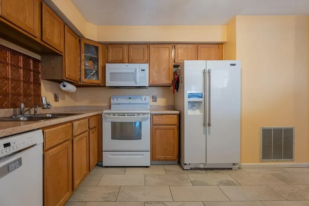 703 Brookhaven Lane Woonsocket RI 02895