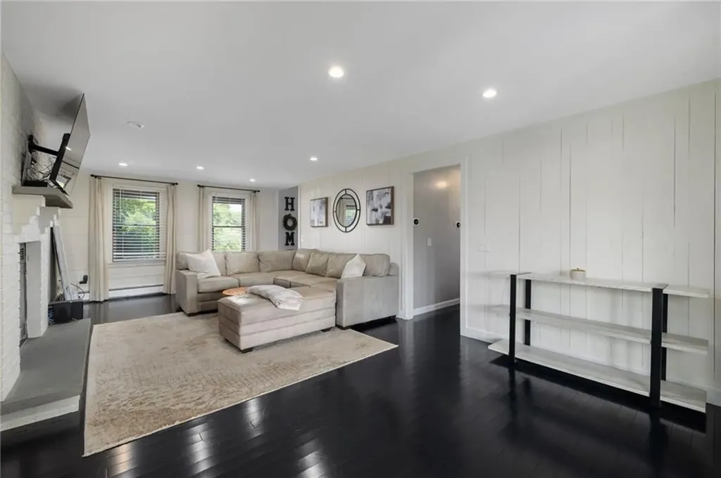11 Loxley Drive Johnston RI 02919