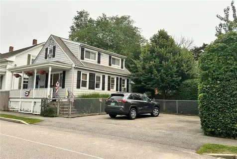 8 Lincoln Avenue Bristol RI 02809