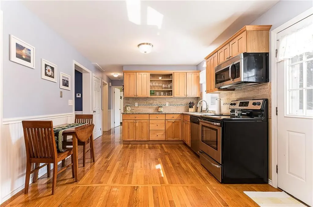 6 Christopher Street South Kingstown RI 02879